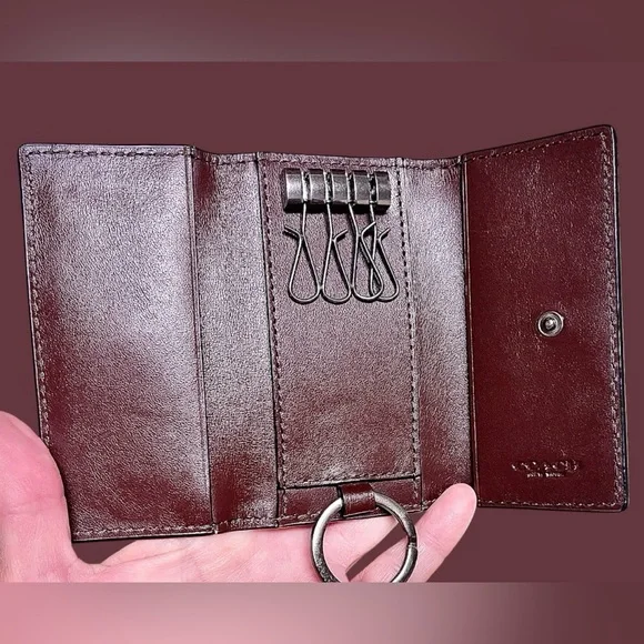 Unisex Coach NWOT Brown Leather Embossed Logo (multi) Key Holder Trifold Case - Picture 4 of 12